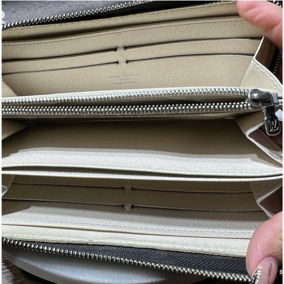 Louis Vuitton Epi rare zippy long wallet black and cream/ white wash GUC - Picture 10 of 17